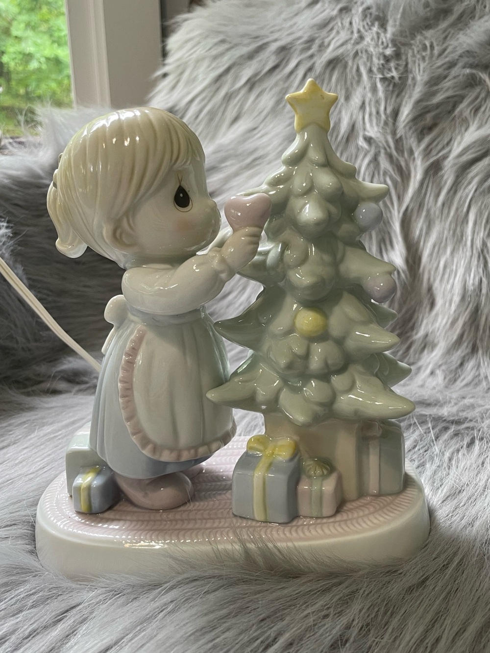 Vintage 1993 Precious Moments lamp/nursery light.